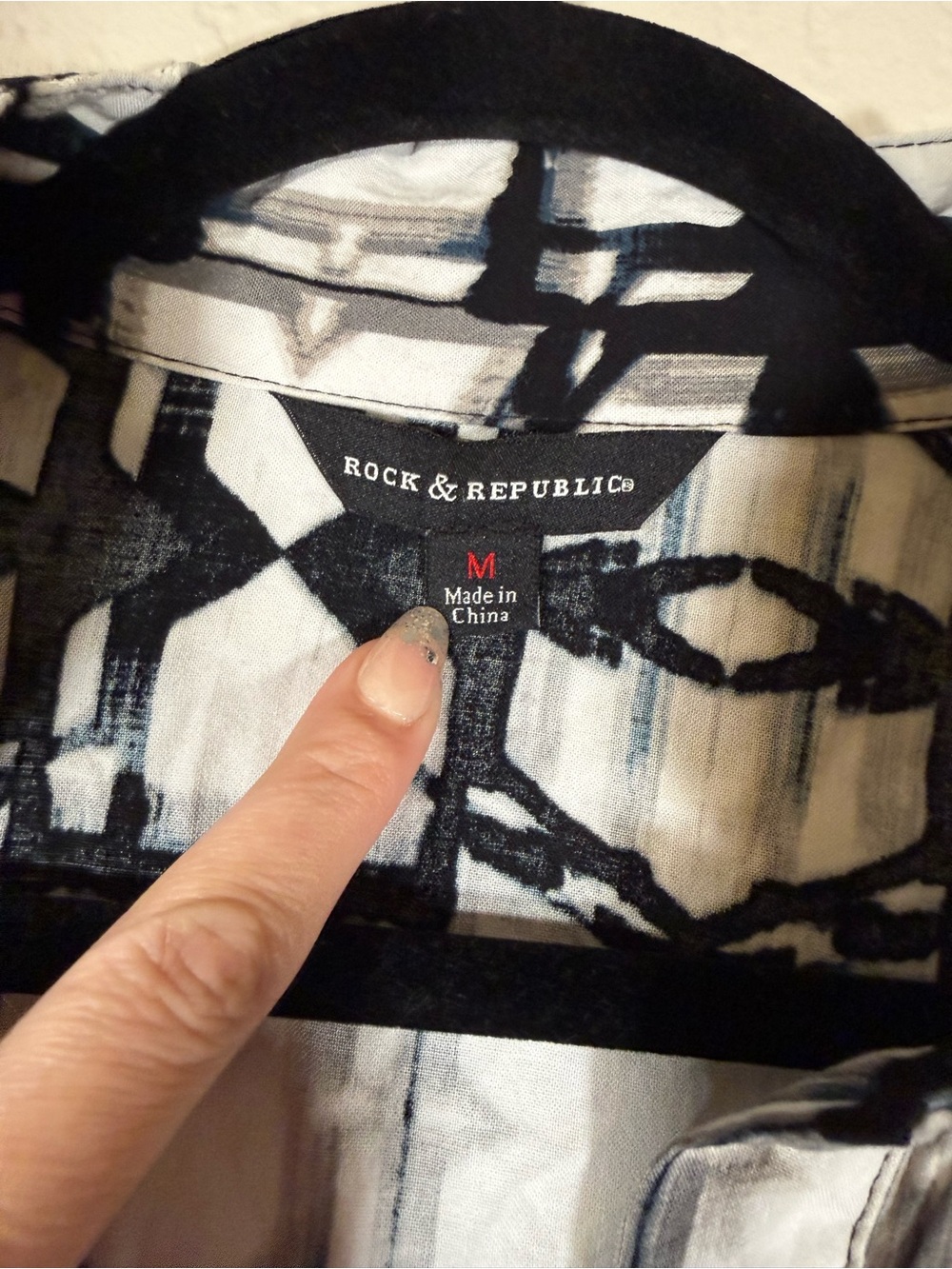Rock & Republic Women Black White Geometric Patterned Button Front Blouse Medium - Picture 3 of 9